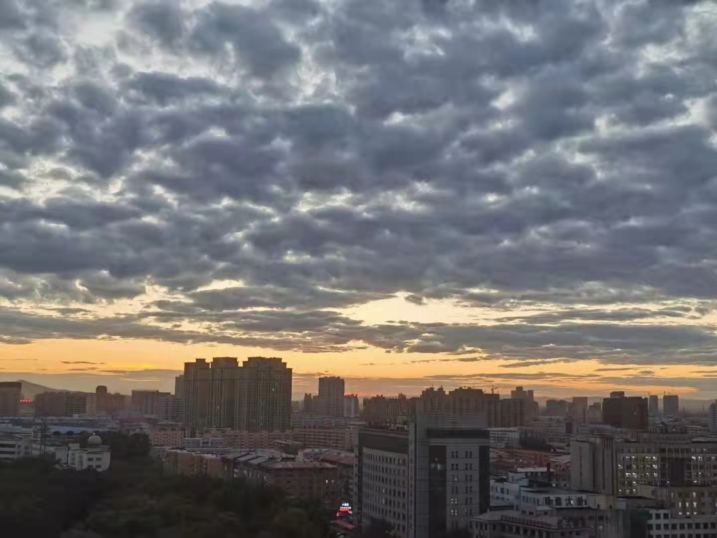 富錦市老科協(xié)朱福昌：風(fēng)和日麗云生煙.jpg